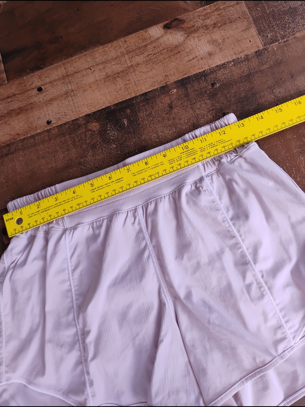 Lululemon White Hotty Hot Shorts Size 6 - Picture 5 of 11